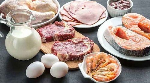 建议一每天摄入高蛋白类食物包括鱼肉蛋奶豆类和坚果不吃