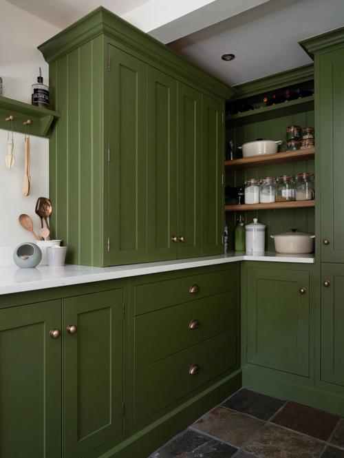 墨绿色开放式厨房橱柜