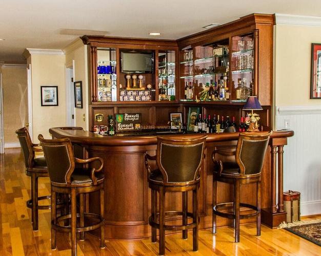 家庭式酒吧台古典实木装修效果图