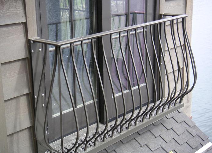 铁栏杆阳台装修效果图