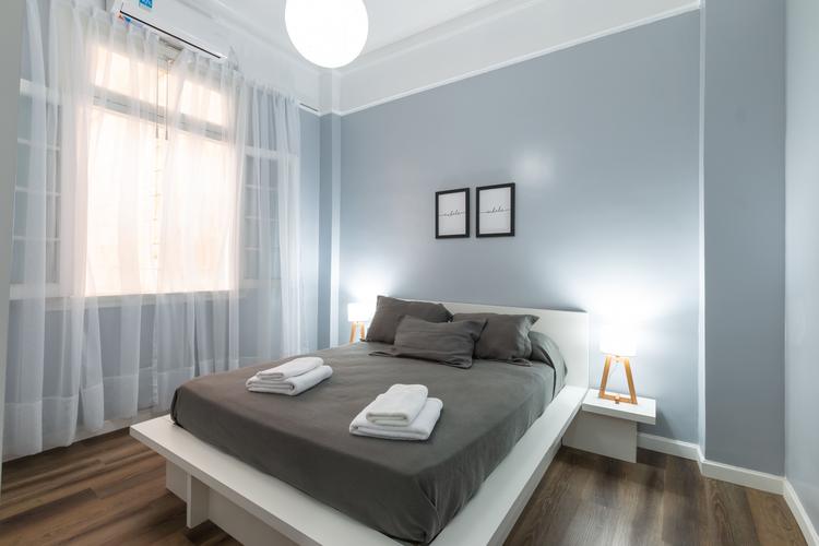卧室窗帘装修效果图两居室现代简约卧室86平米现代风格卧室床头吊灯