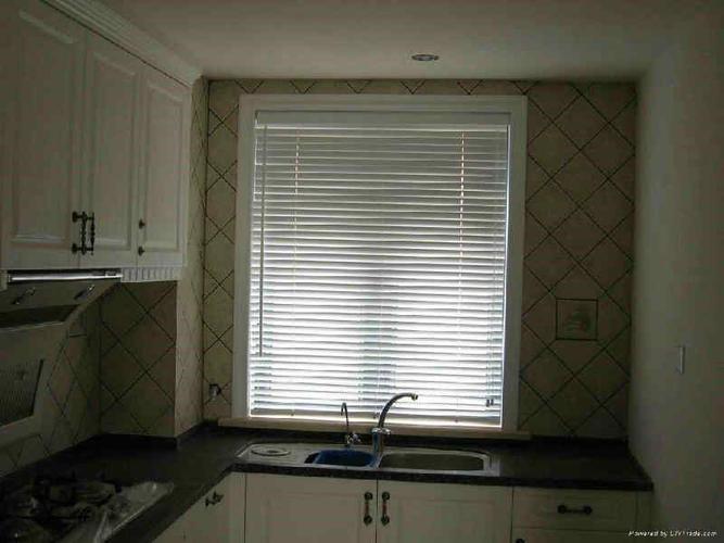 厨房窗户用什么遮挡