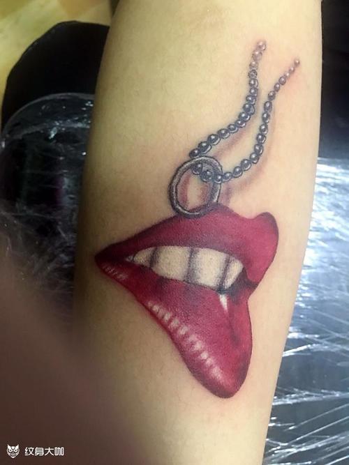 女生嘴唇一枚纹身图案手稿图片广州墨客tattoo的纹身作品集