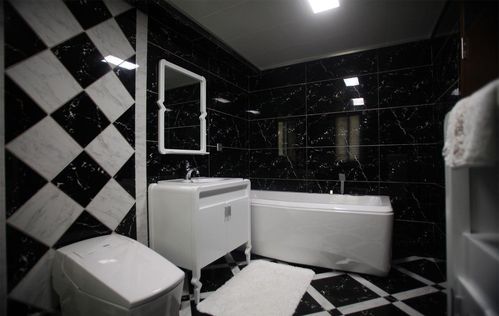 现代风格黑白色卫生间装修效果图