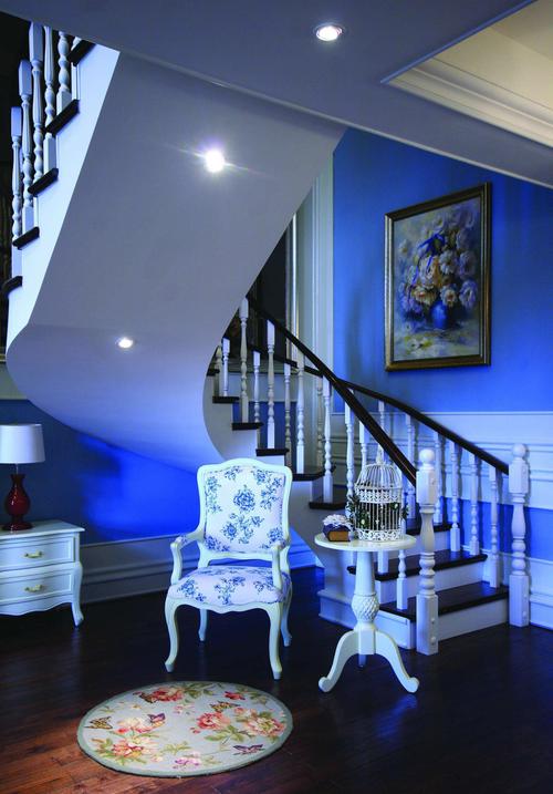 蓝色楼梯设计