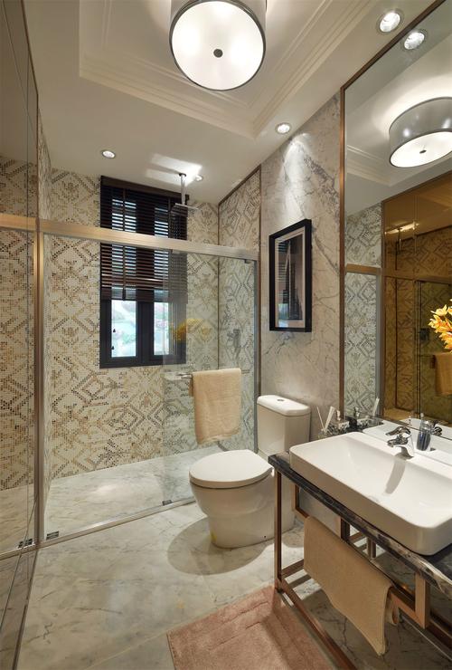 卫生间采用干湿分离设计淋浴空间的花砖提升色调营造出时尚精致的
