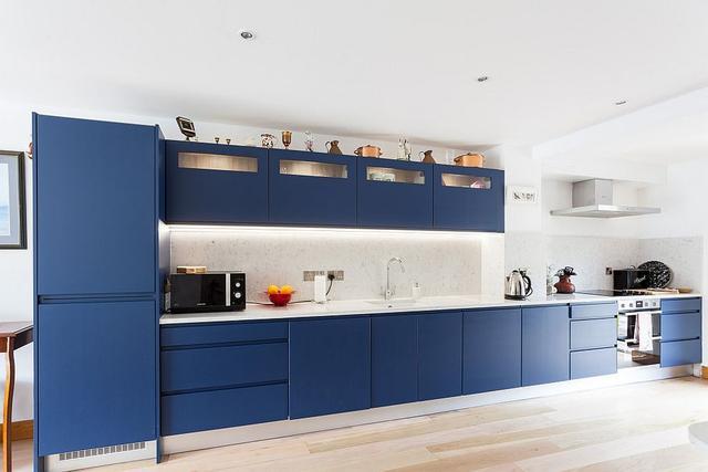 经典蓝色最佳厨房尝试多种色调中最时尚的颜色