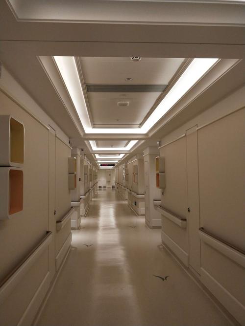 干净整洁安静的粤园2号楼医院的走廊只有在电视里看得到的效果真心