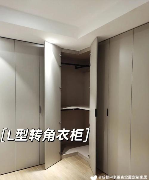 平开门转角定制柜衣柜通过转角延伸到另一个墙面保持整体的视觉效果