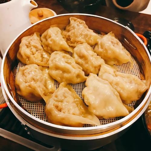 p临海扁食是浙江省台州市临海市的一道传统小吃属于浙菜系馅为小