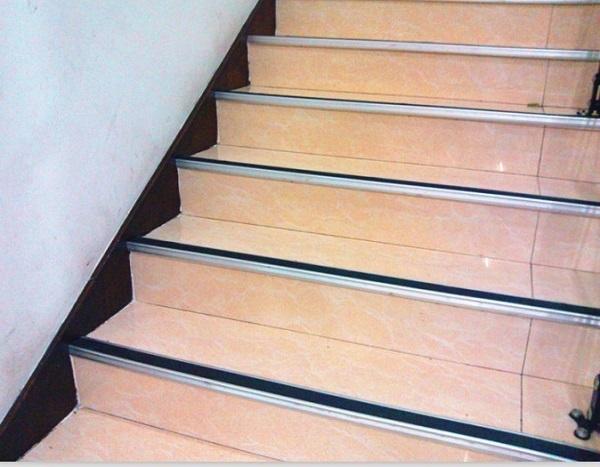 楼梯防滑怎么办