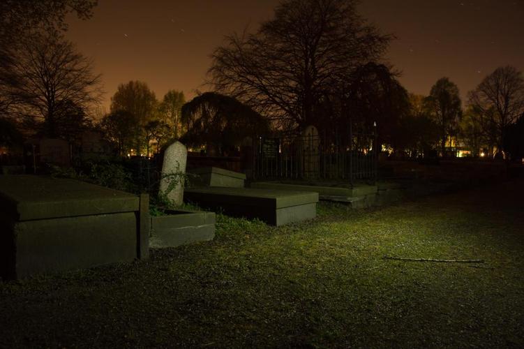 墓地墓地墓碑黑暗晚上死亡死亡可怕万圣节