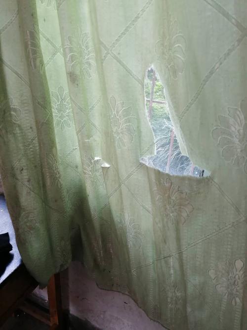 新配窗帘即将安装用坏了不可惜人为损坏了就是素质问题.