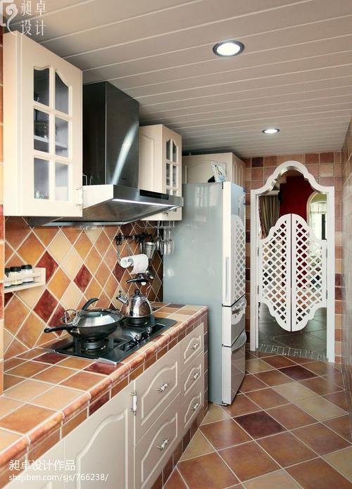 现代风格小厨房门装修效果图
