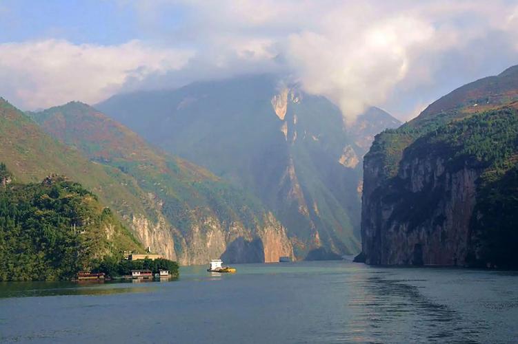 夏季热门景点之长江三峡旅游攻略