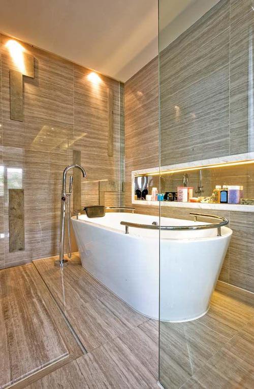 现代简约四居室卫生间浴缸装修图片效果图270289498
