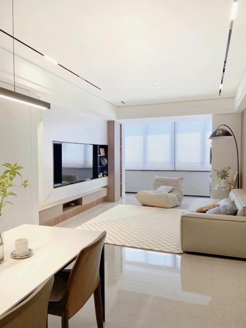 小户型现代简约风装修明亮简洁的客厅