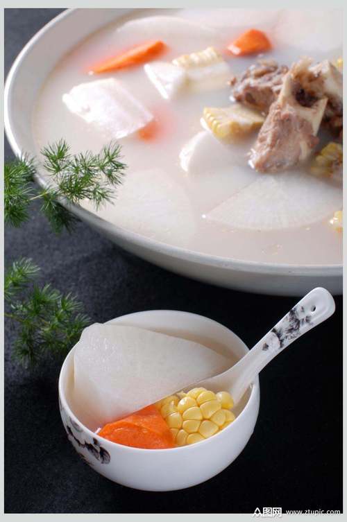热菜萝卜炖大骨汤美食摄影图片素材