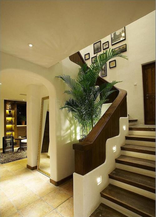 地中海风格样板房楼梯背景墙装修设计效果图