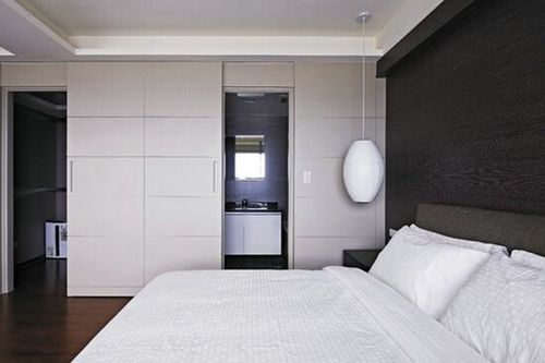 住宅主卧卫生间门对着床怎么装修巧改户型布局提运势