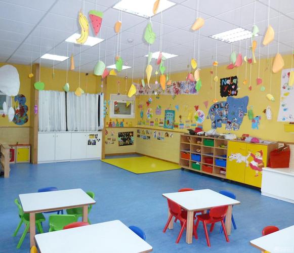 国际幼儿园教室吊顶装饰设计效果图片