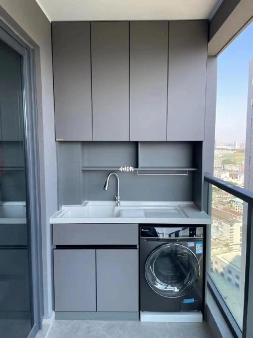 生活阳台区洗衣机柜装修案例分享美观又实用.