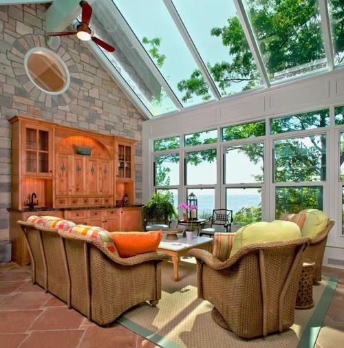 重要原因是有个露台或者小院装修时你可以选择搭建一个美美的阳光房