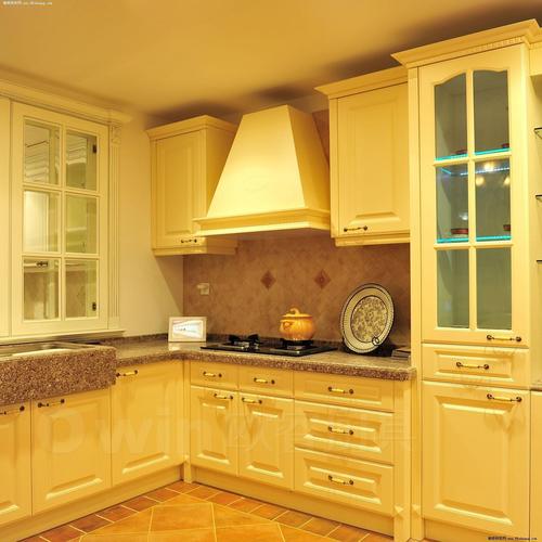 厨房整体橱柜让厨房变得更省空间