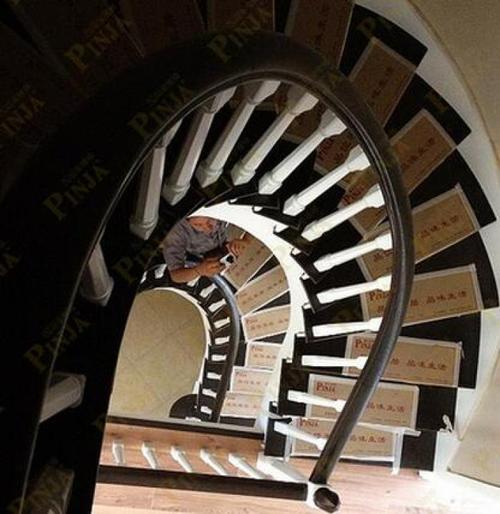 上海弧形别墅楼梯案例