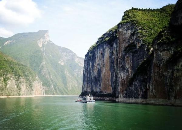 重庆必去的旅游景点重庆长江三峡低音号旅游