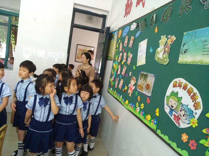 实验小学参观小学的教室和校园