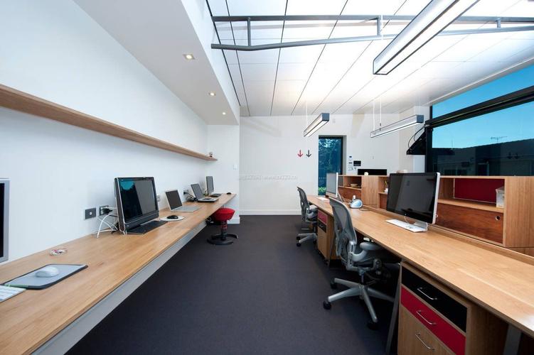 现代小型办公室装修风格效果