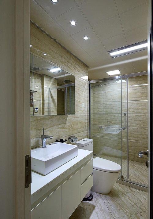 玻璃门镜子现代简约面盆柜卫生间浅色瓷砖背景墙装修效果图