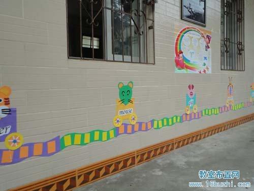 幼儿园教室外墙绘画布置小动物坐火车