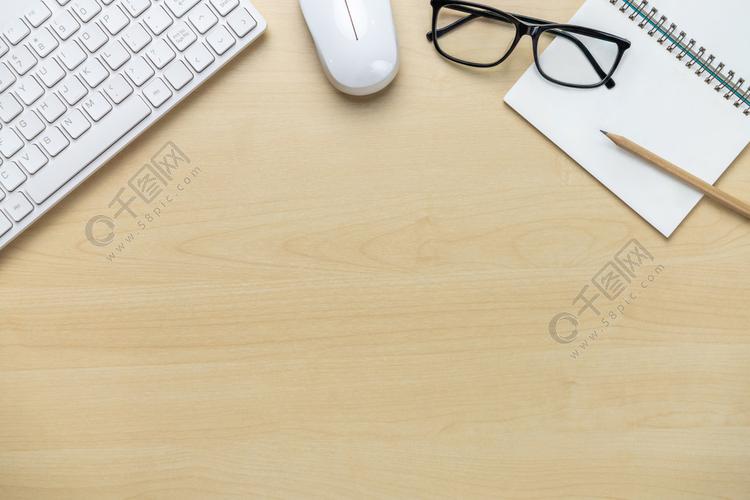 办公桌的工作区和桌子背景从顶视图上方平躺的对象现代最小设计桌面可