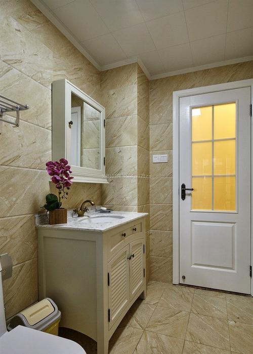 现代家居卫生间门装修设计图片