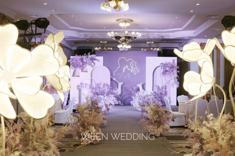 超浪漫温馨的紫色室内婚礼布置