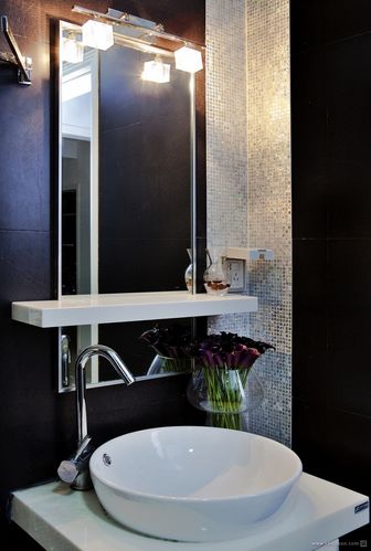 现代风格时尚家居主卫生间黑色瓷洗手盆镜子装修效果图片