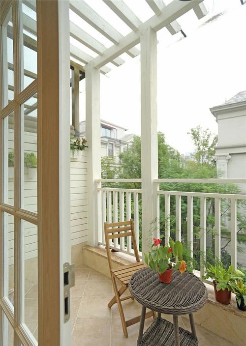 现代美式风格别墅半开放式阳台装修效果图