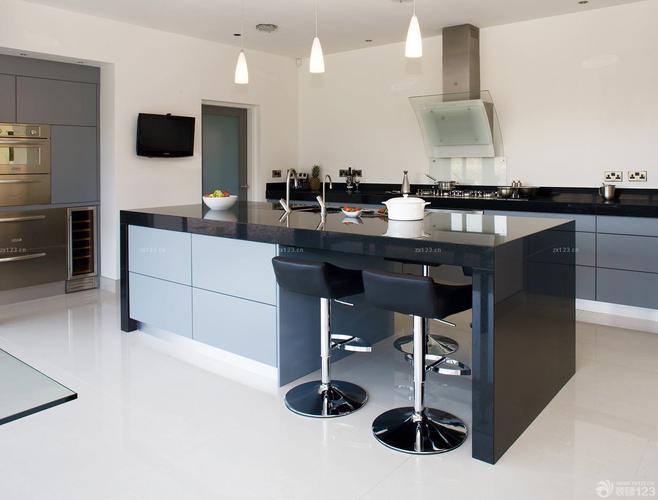 黑白风格厨房橱柜带吧台装修实景图设计456装修效果图