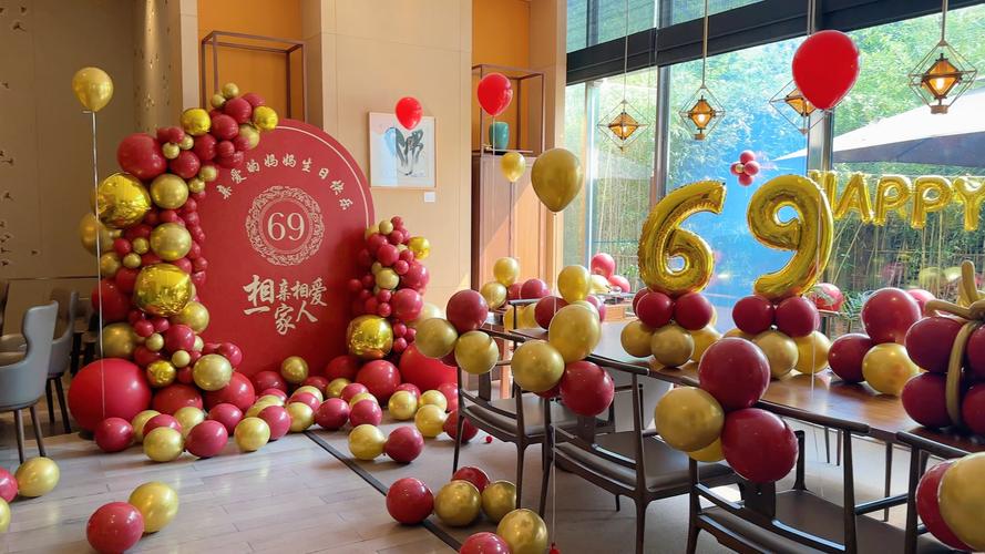 饭店包厢生日聚会气球布置