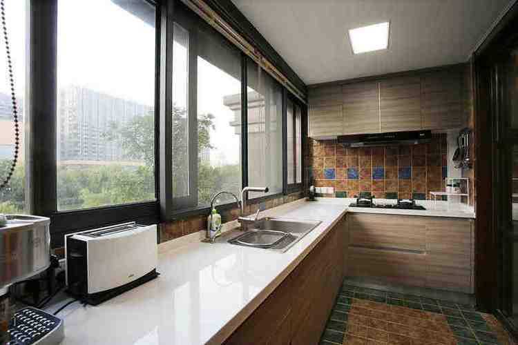 三面玻璃窗的阳台改造厨房的设计现代流行风格装修效果图使厨房佑