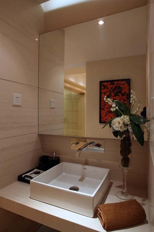 现代风格最新高档卫生间洗脸盆镜子单色墙面装修效果图片