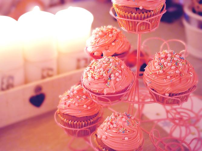 纸杯蛋糕甜美蛋糕架粉红色美食唯美安静舌尖上的美味纸杯蛋糕