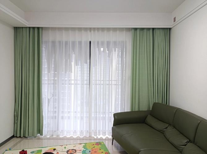 绿色沙发搭配的窗帘颜色