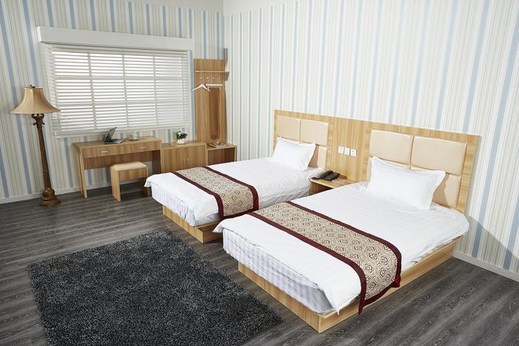 简约现代卧室公寓板式床快捷酒店床头柜宾馆成套新款板式家具床垫