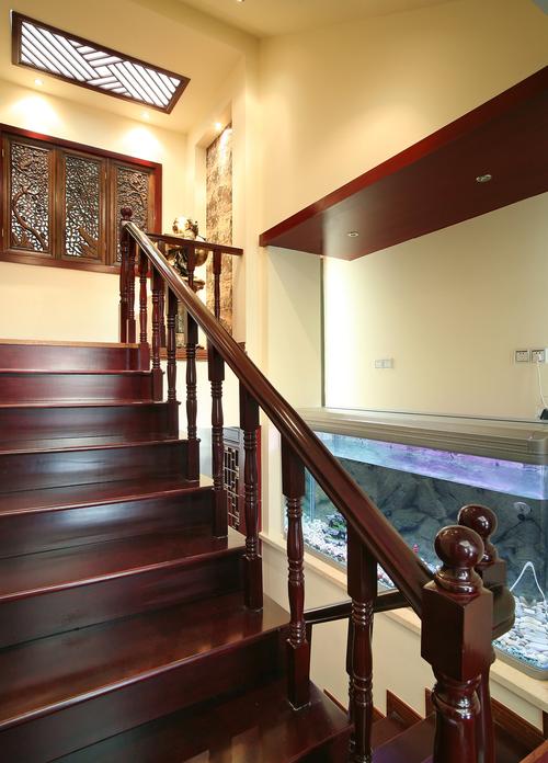 新中式奢华古典别墅楼梯装修效果图片装修美图