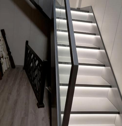 石材楼梯灯带常见的做法及其注意要点
