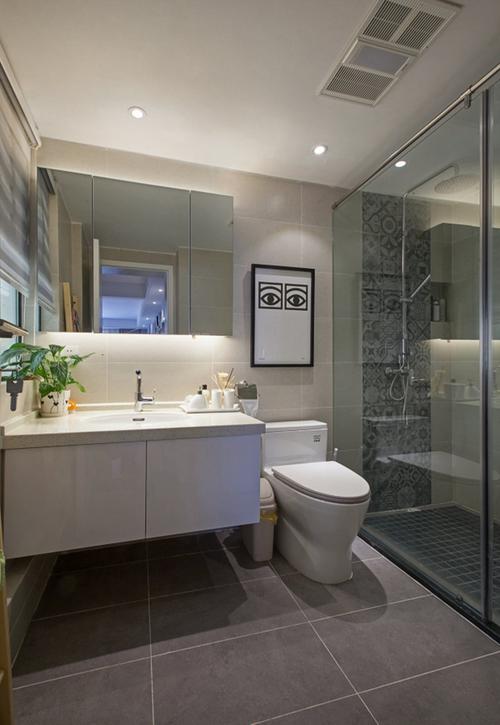 现代风卫生间装修效果图白色浴室柜图片