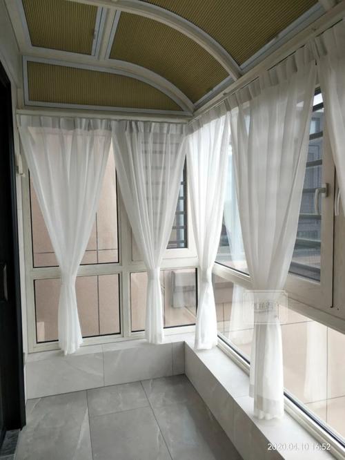 如果阳台不装门窗帘应该装在哪